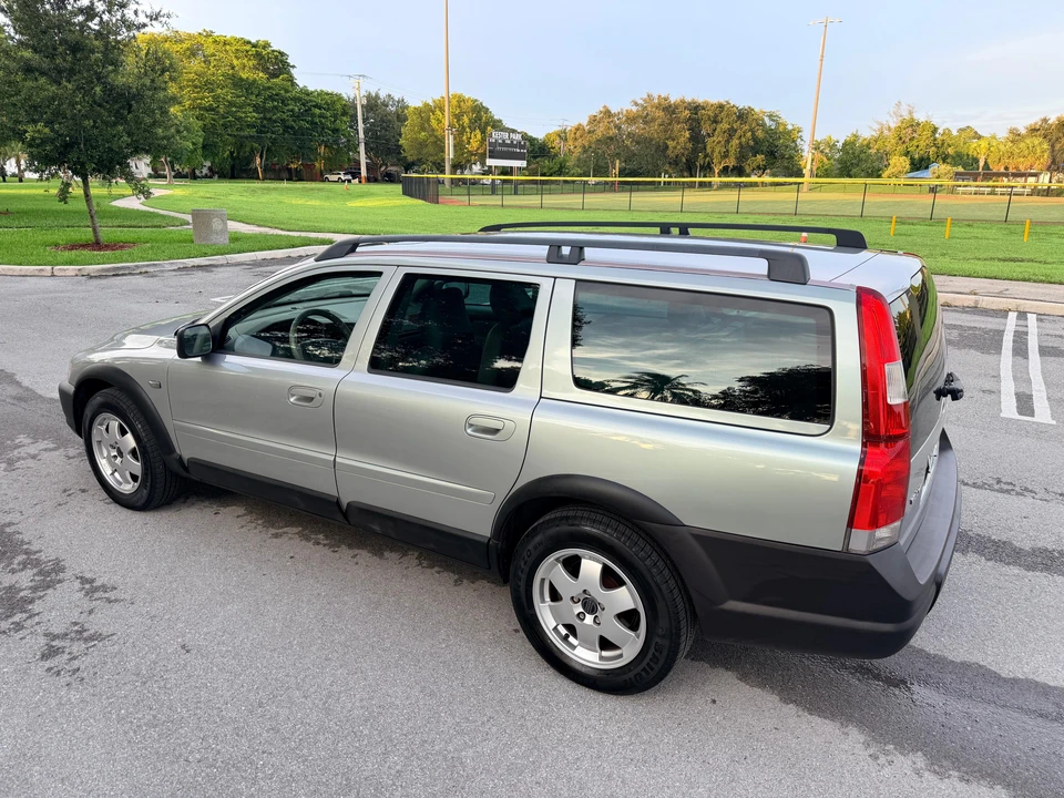2004 Volvo V70 XC/XC70 2nd Gen - Image 14 of 31