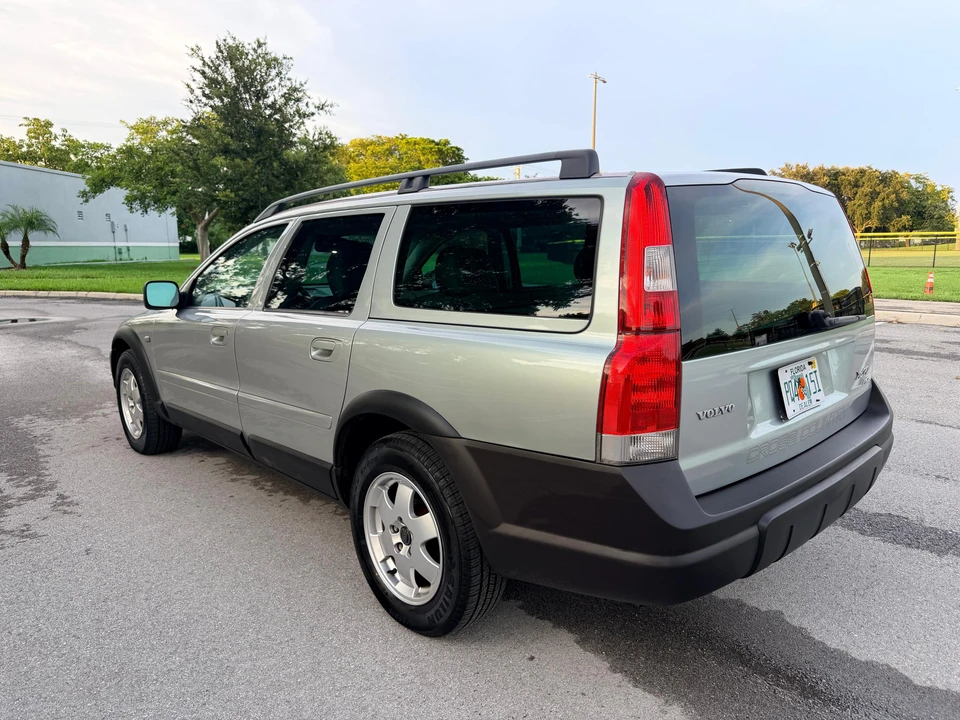 2004 Volvo V70 XC/XC70 2nd Gen - Image 15 of 31