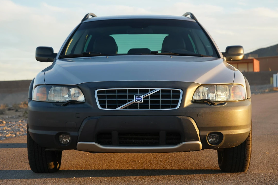 2004 Volvo V70 XC/XC70 2nd Gen - Image 2 of 31