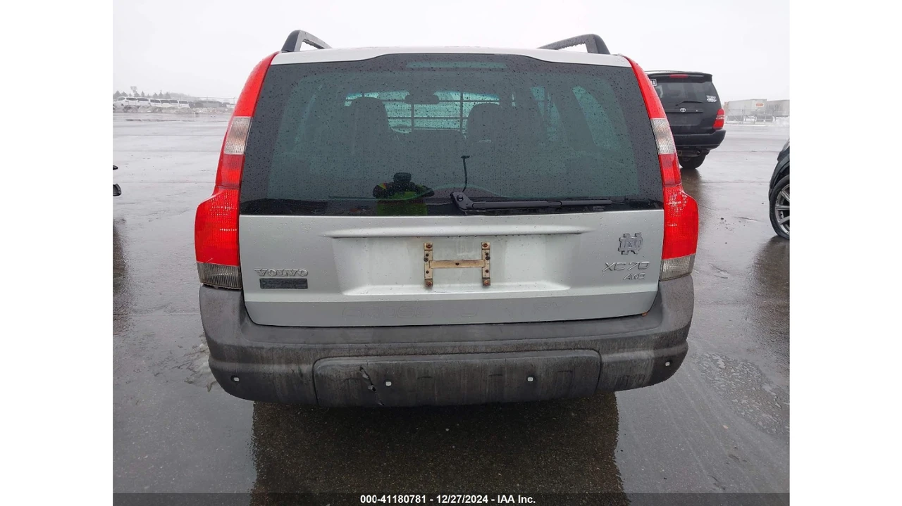 2004 Volvo V70 XC/XC70 2nd Gen - Image 4 of 10