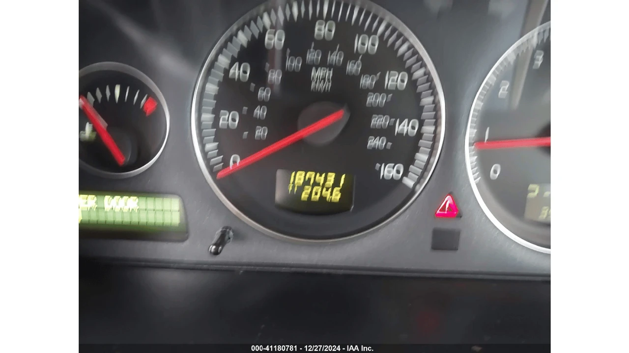 2004 Volvo V70 XC/XC70 2nd Gen - Image 7 of 10