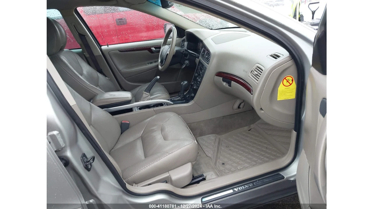 2004 Volvo V70 XC/XC70 2nd Gen - Image 5 of 10