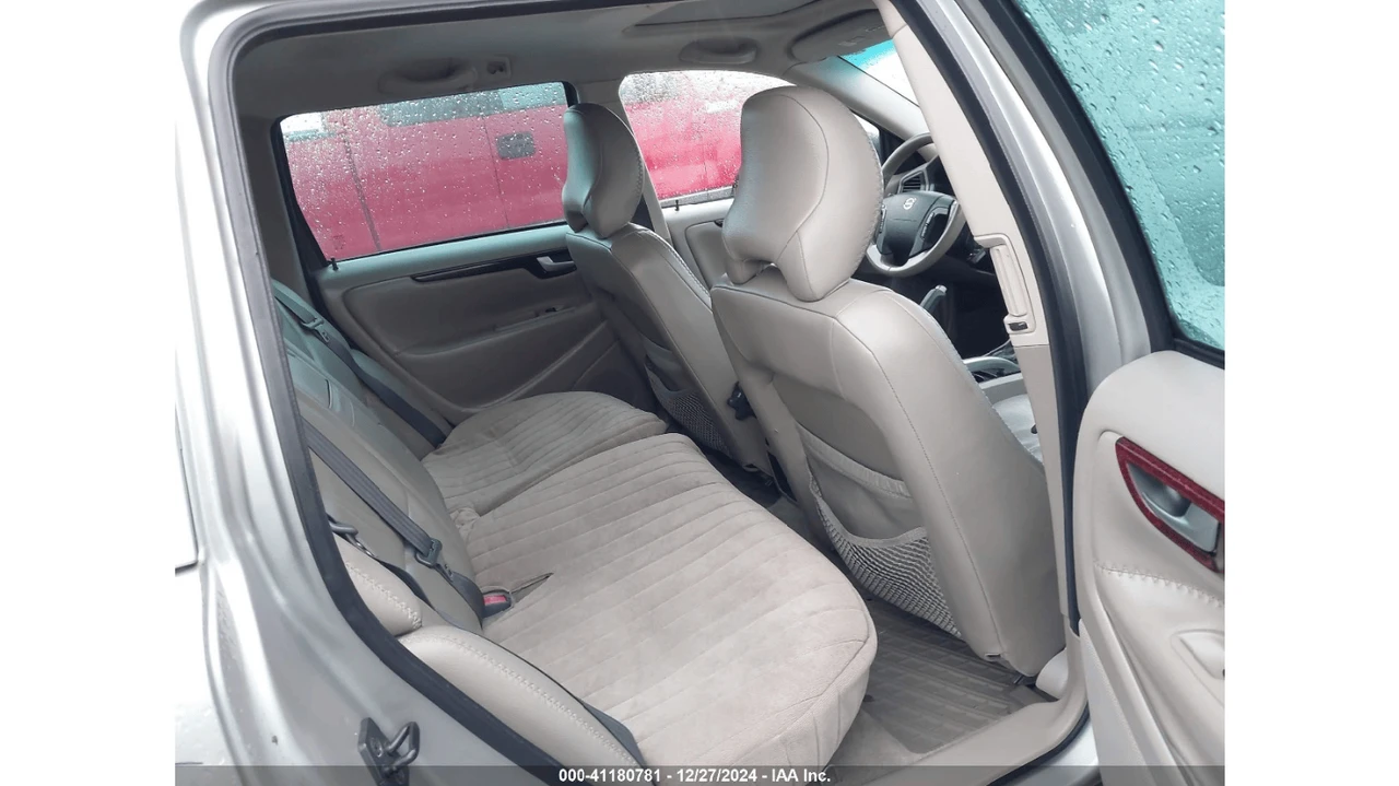 2004 Volvo V70 XC/XC70 2nd Gen - Image 5 of 10