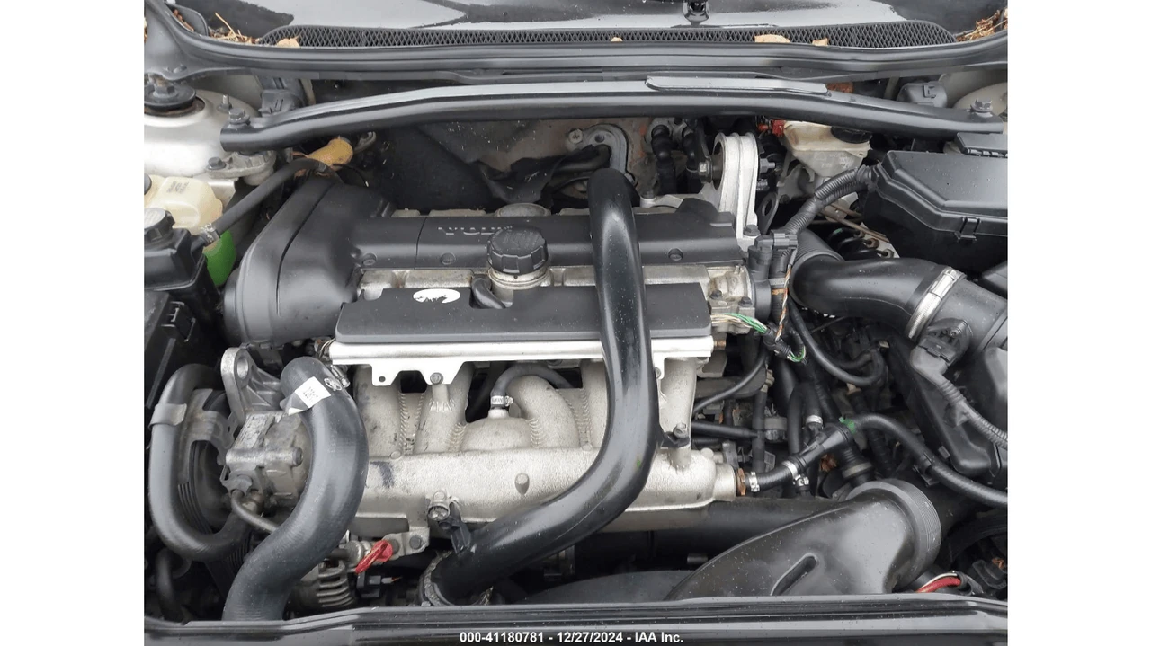 2004 Volvo V70 XC/XC70 2nd Gen - Image 9 of 10