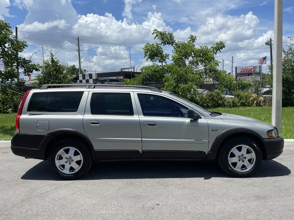 2004 Volvo V70 XC/XC70 2nd Gen - Image 5 of 31