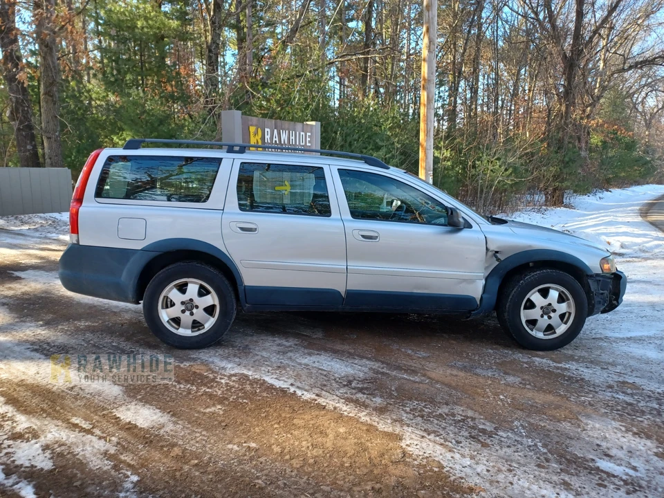 2004 Volvo V70 XC/XC70 2nd Gen - Image 4 of 20
