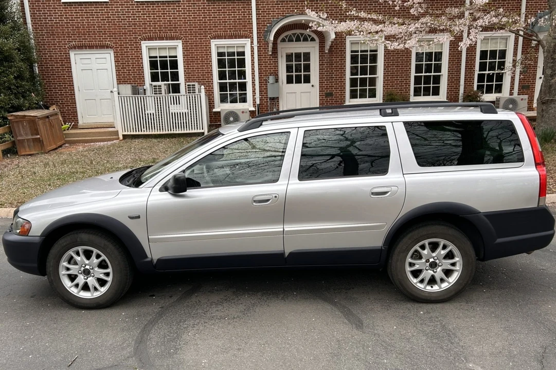 2004 Volvo V70 XC/XC70 2nd Gen - Image 3 of 7
