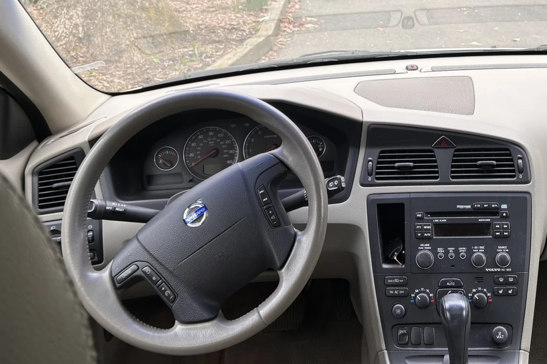 2004 Volvo V70 XC/XC70 2nd Gen - Image 5 of 7