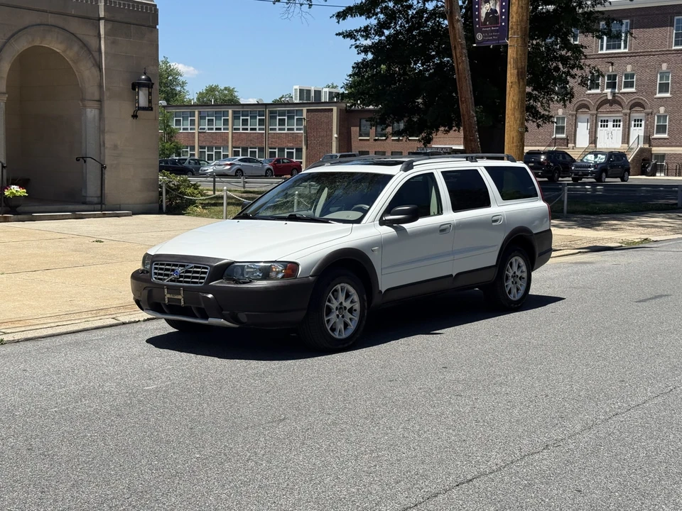 2004 Volvo V70 XC/XC70 2nd Gen - Image 3 of 31