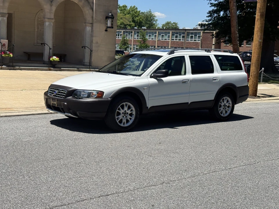 2004 Volvo V70 XC/XC70 2nd Gen - Image 4 of 31