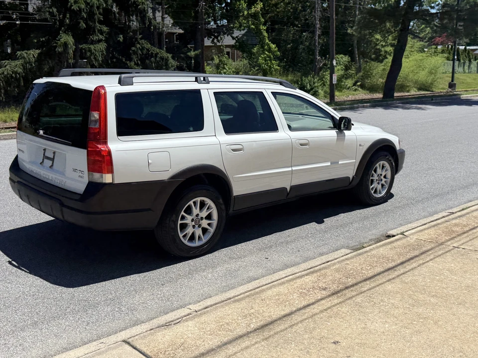 2004 Volvo V70 XC/XC70 2nd Gen - Image 16 of 31