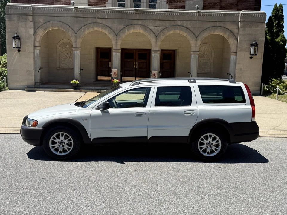 2004 Volvo V70 XC/XC70 2nd Gen - Image 8 of 31