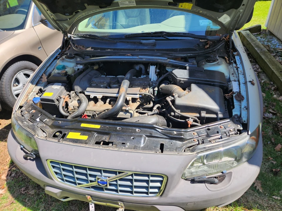 2004 Volvo V70 XC/XC70 2nd Gen - Image 2 of 11