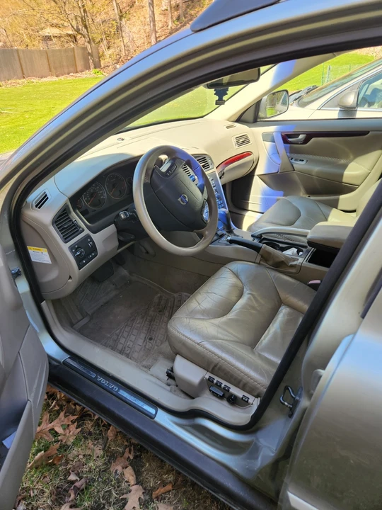 2004 Volvo V70 XC/XC70 2nd Gen - Image 6 of 11