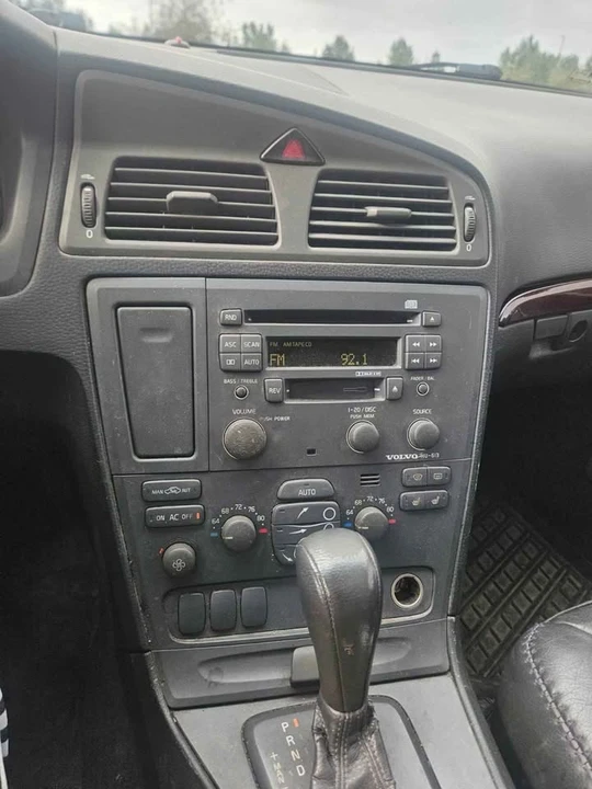 2004 Volvo XC90 1st Gen - Image 15 of 19