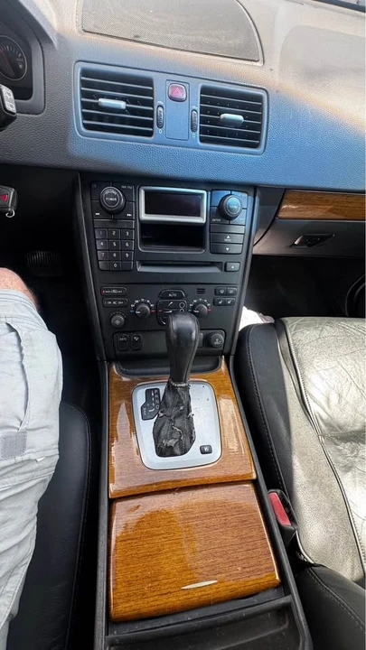 2004 Volvo XC90 1st Gen - Image 19 of 20
