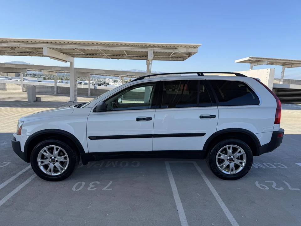 2004 Volvo XC90 1st Gen - Image 15 of 31