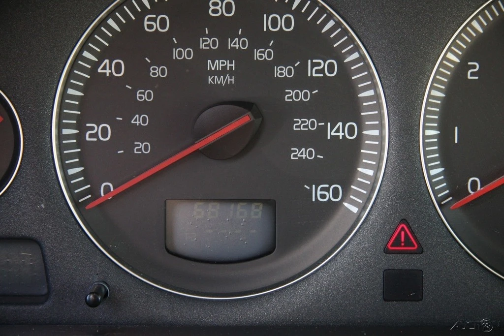 2004 Volvo XC90 1st Gen - Image 14 of 21