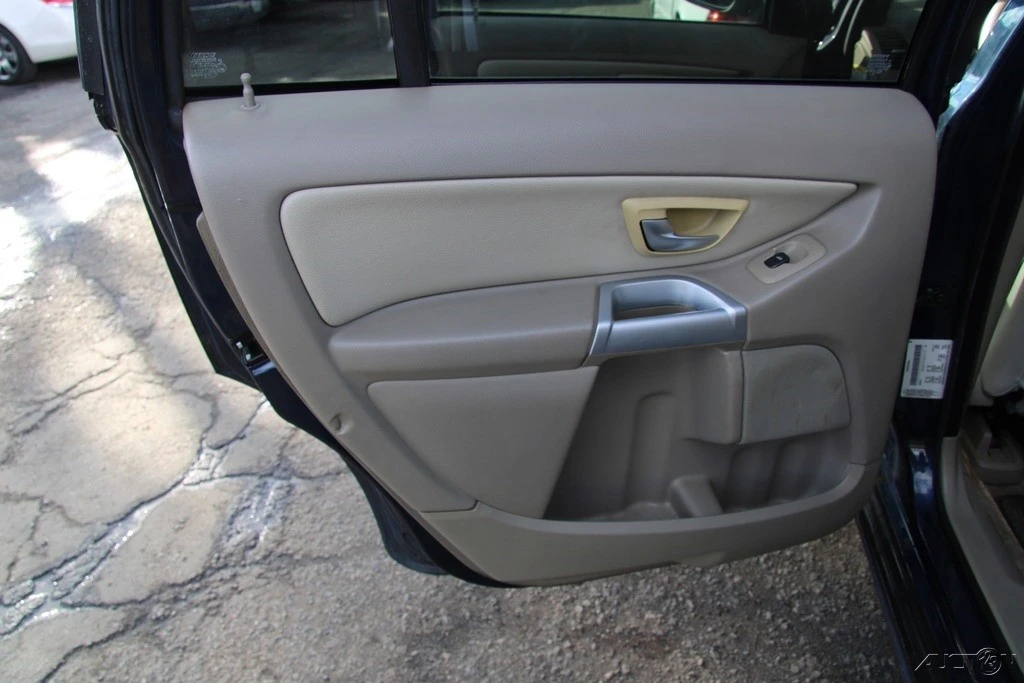 2004 Volvo XC90 1st Gen - Image 15 of 21