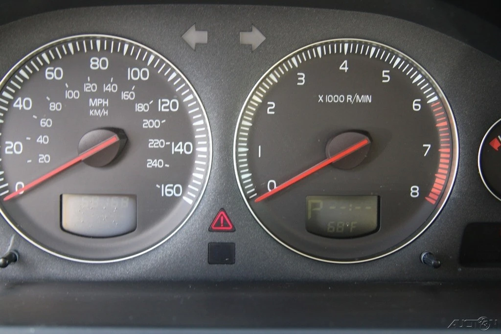 2004 Volvo XC90 1st Gen - Image 13 of 21