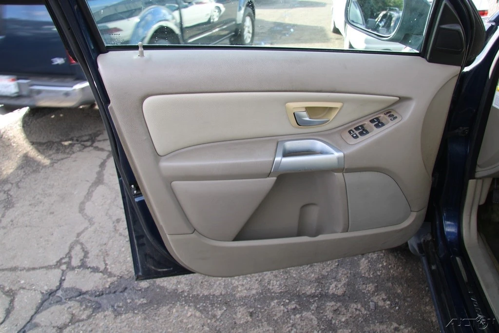 2004 Volvo XC90 1st Gen - Image 10 of 21