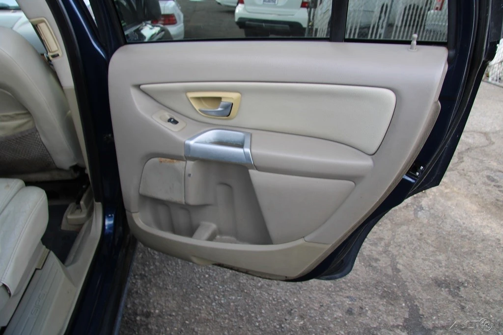 2004 Volvo XC90 1st Gen - Image 20 of 21