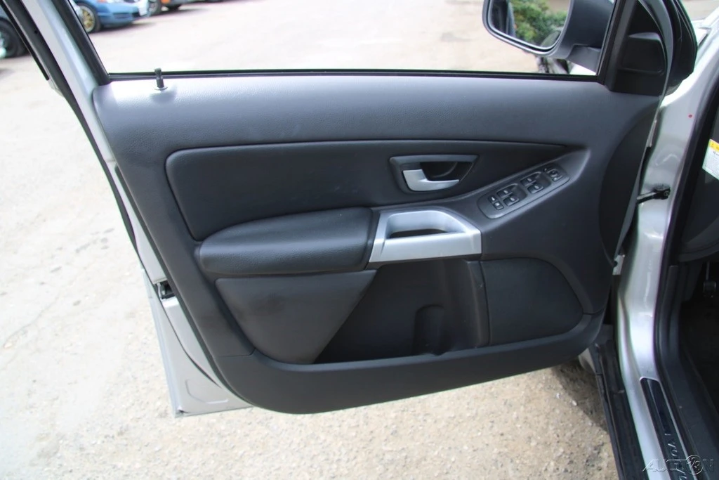 2004 Volvo XC90 1st Gen - Image 13 of 21