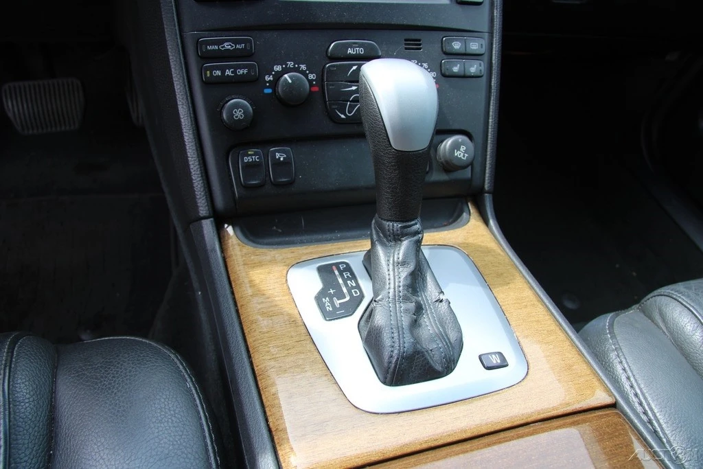 2004 Volvo XC90 1st Gen - Image 19 of 21