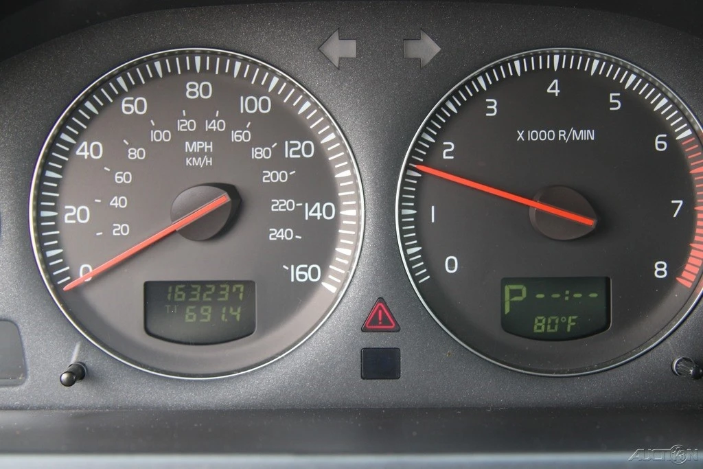 2004 Volvo XC90 1st Gen - Image 16 of 21