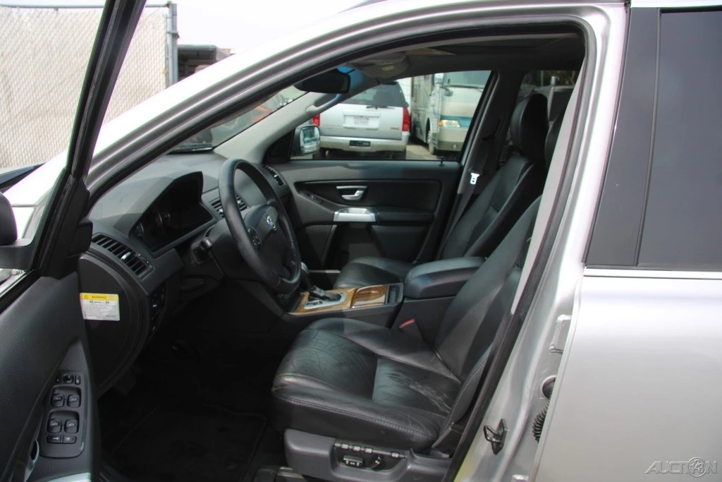 2004 Volvo XC90 1st Gen - Image 14 of 21