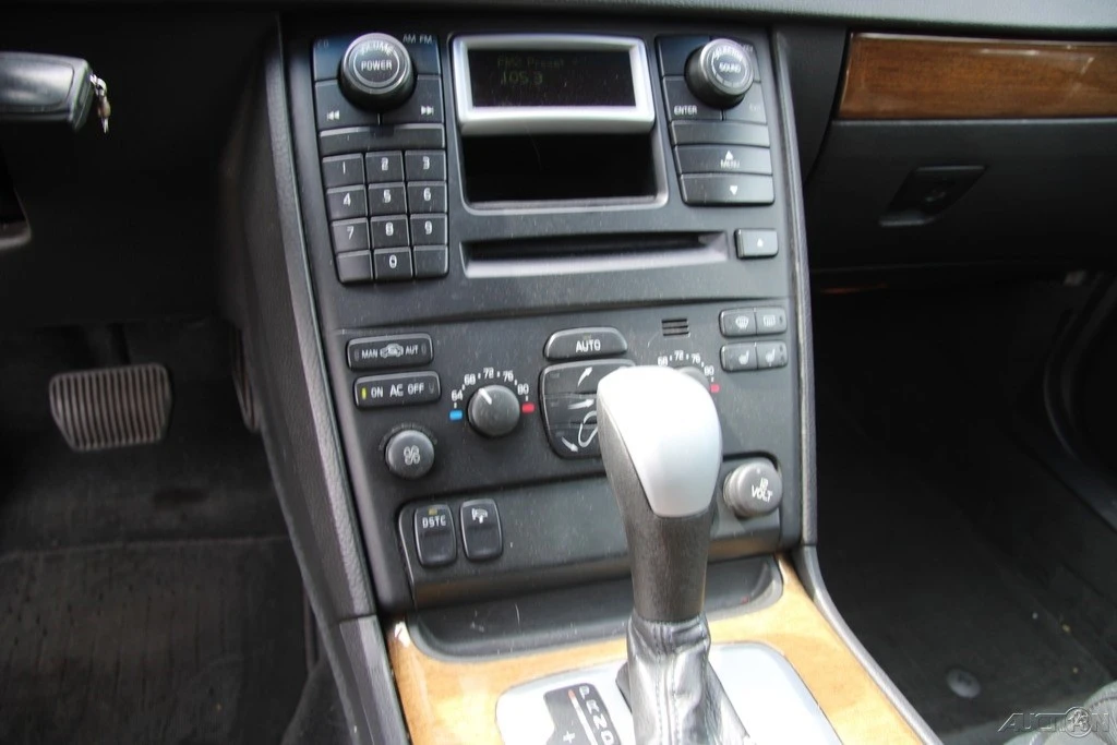 2004 Volvo XC90 1st Gen - Image 18 of 21
