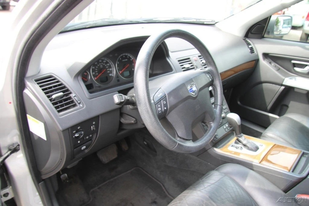 2004 Volvo XC90 1st Gen - Image 15 of 21