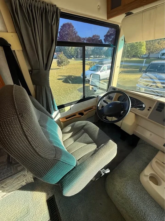 2004 Winnebago - Image 3 of 10