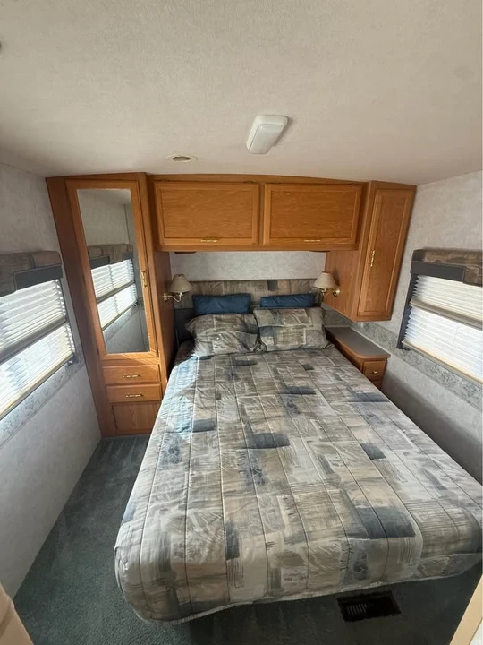 2004 Winnebago - Image 10 of 10