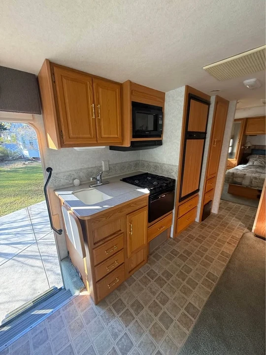 2004 Winnebago - Image 6 of 10