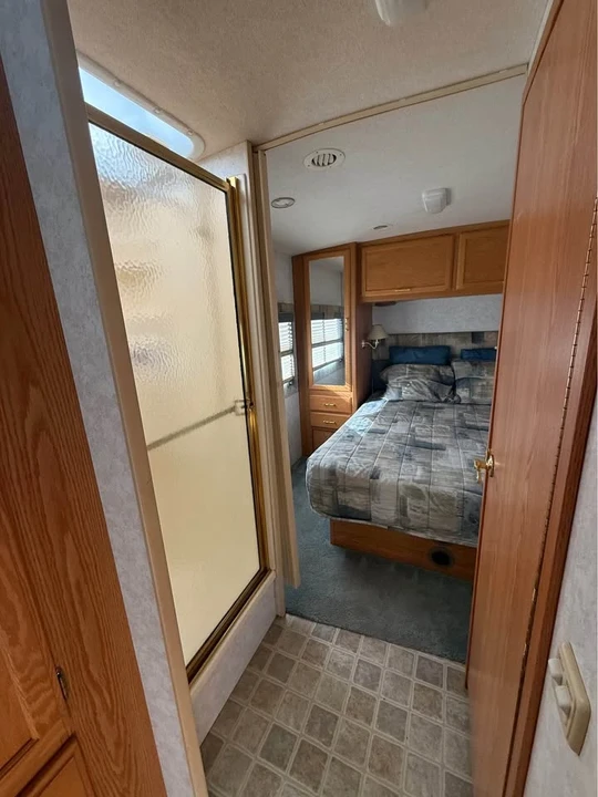 2004 Winnebago - Image 8 of 10