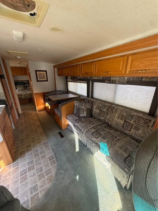2004 Winnebago - Image 5 of 10