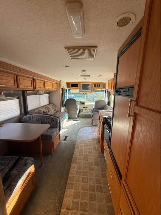 2004 Winnebago - Image 7 of 10