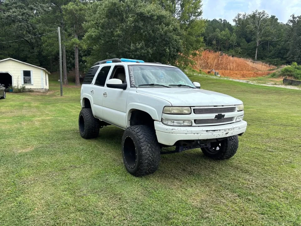 2004 Chevrolet Tahoe 2nd Gen - Image 2 of 6