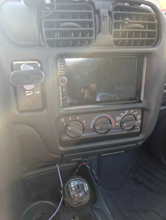 2004 Chevrolet S-10 - Image 7 of 10