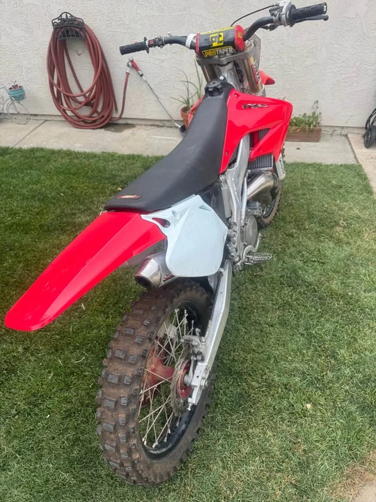 2004 Honda CR - Image 2 of 6