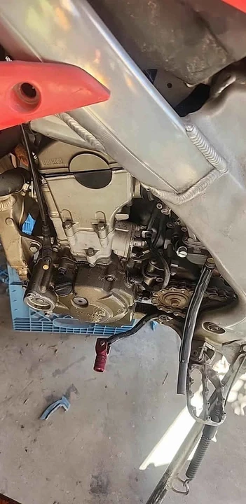 2004 Honda CR - Image 2 of 6