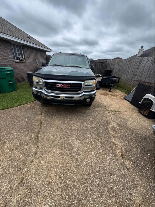 2004 GMC - Image 3 of 3