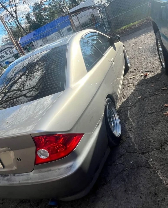 2004 Honda Civic 7th Gen - Image 2 of 3