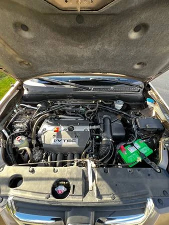 2004 Honda CR-V 2nd Gen - Image 2 of 8