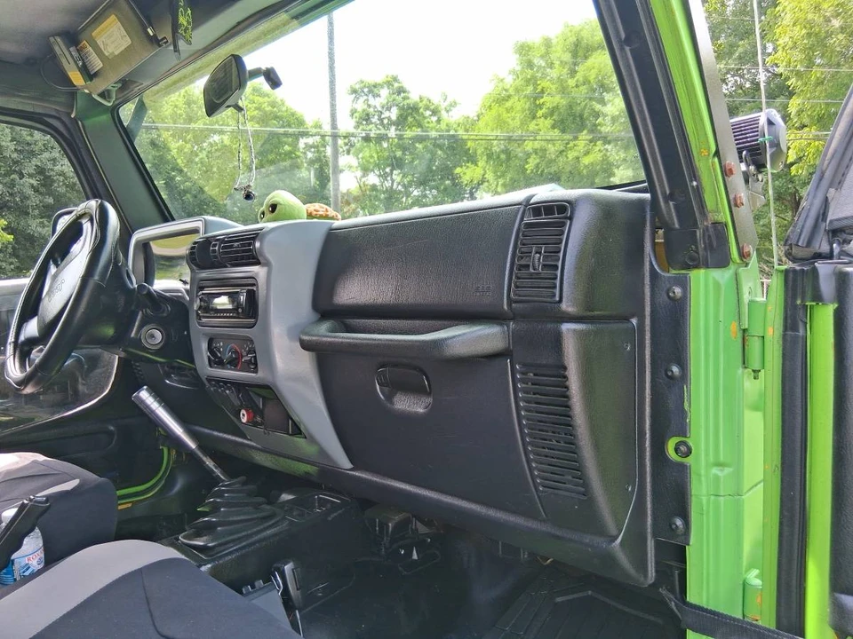 2004 Jeep TJ Wrangler - Image 11 of 13