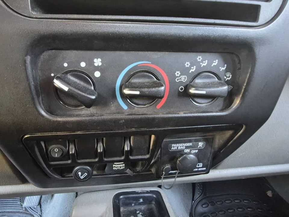 2004 Jeep TJ Wrangler - Image 9 of 10