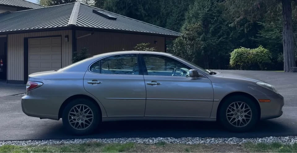 2004 Lexus ES 3rd Gen - Image 2 of 10