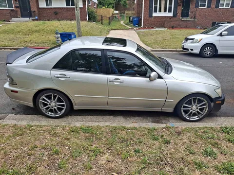 2004 Lexus i300