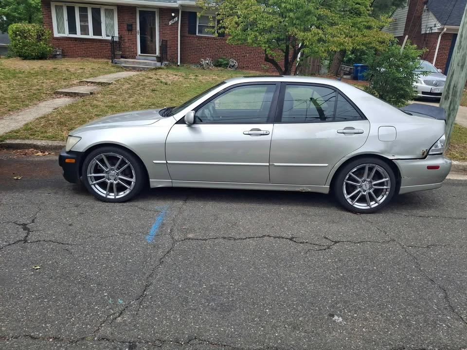 2004 Lexus IS 1st Gen - Image 2 of 2